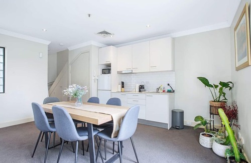 Camperdown Apartment | Jack's Central City Cozy Pad