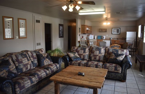 Boswell Hotel | Jack's White River Fishing Resort