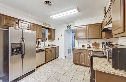 Tougaloo House | Jackson Home w/Patio, 2 Grills & Ping-Pong Table!