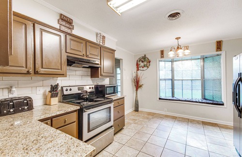 Tougaloo House | Jackson Home w/Patio, 2 Grills & Ping-Pong Table!