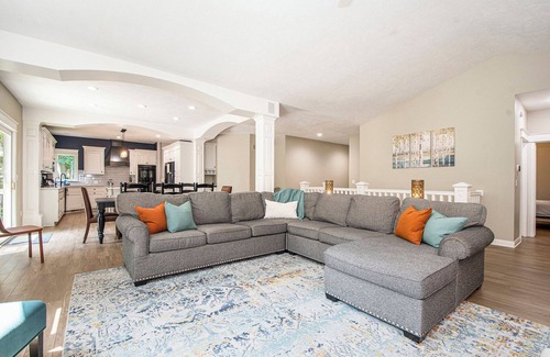 Grandville House | Jackson Woods: Experience Fall Colors in Comfort and Style
