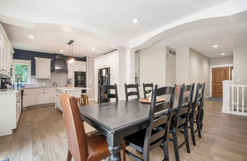 Grandville House | Jackson Woods: Experience Fall Colors in Comfort and Style