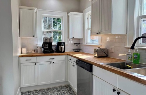 Riverside House | Jacksonville 2-BR Bungalow | Sauna & Dog-Friendly