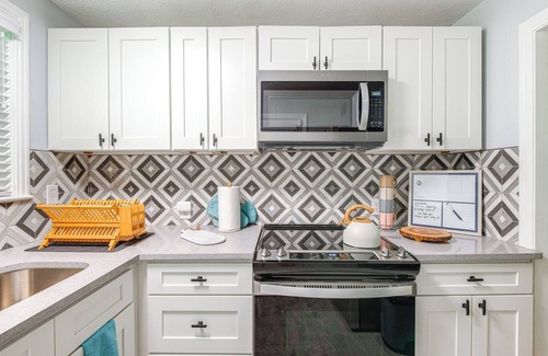 Jacksonville Apartment | Jacksonville Apartment w/Private Patio Near NAS!