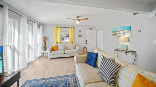 Jacksonville Beach House | Jacksonville Beach Home - Walk to Beach, Bars & Restaurants - Pet Friendly