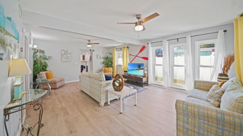 Jacksonville Beach House | Jacksonville Beach Home - Walk to Beach, Bars & Restaurants - Pet Friendly