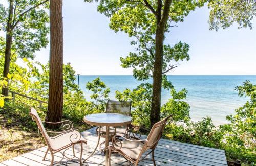 Lake Michigan Beach House | Jacobia Lakefront Retreat