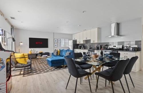 Clarkdale House | Jacuzzi|PacMan|PS4|Darts|Fireplace| Parking| Grill