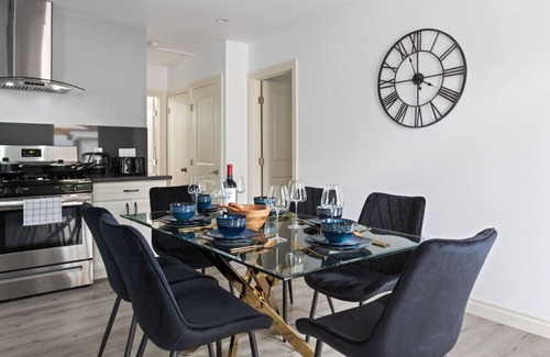 Clarkdale House | Jacuzzi|PacMan|PS4|Darts|Fireplace| Parking| Grill