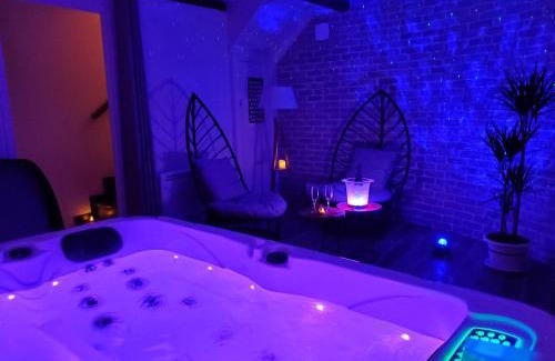 Flaviac House | Jacuzzi privatif dans maison de village au calme