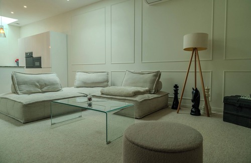 Reims Apartment | Jacuzzi & Sauna Le Cozy: 140 m2 wellness accommodation in Reims