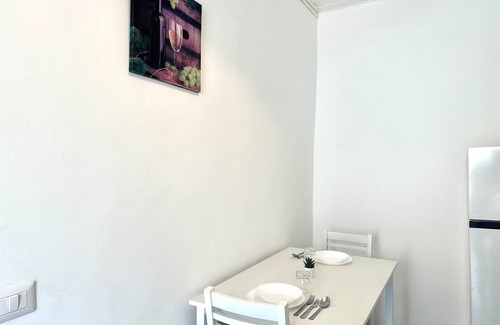 Velletri House | Jacuzzi with Favelas View - Your Exotic Urban Hideaway