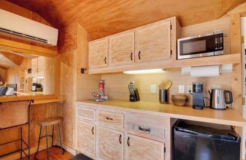 Apple Valley House | Jacuzzi - Zion Rangers Suite - Zion View