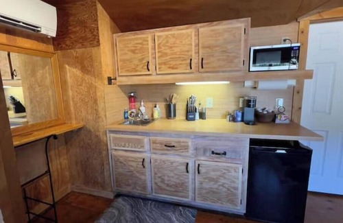 Apple Valley House | Jacuzzi - Zion Rangers Suite - Zion View