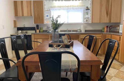 Spring City House | Jailer's Cottage * Entire Home * Sleeps 10