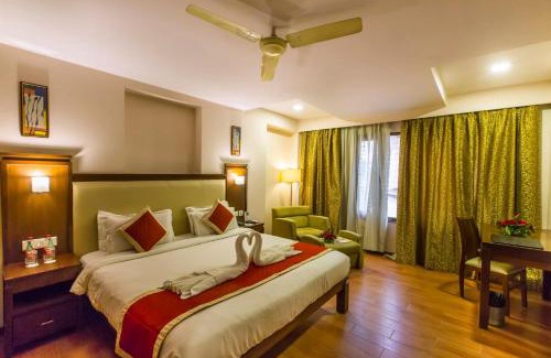 Sindhi Camp Hotel | Jaipur Hotel Golden Manor By BrandMyHotel-City Center Bani Park Jaipur