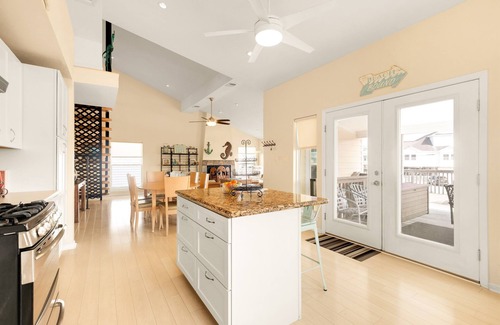 Jamaica Beach House | Jamaica Beach: Oasis, boat lift, kayaks, and more!