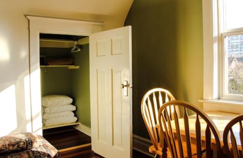 James Bay Hotel | James Bay Inn Hotel, Suites & Cottage