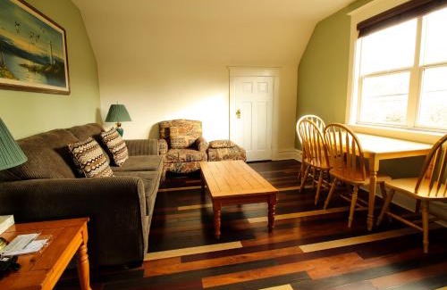 James Bay Hotel | James Bay Inn Hotel, Suites & Cottage