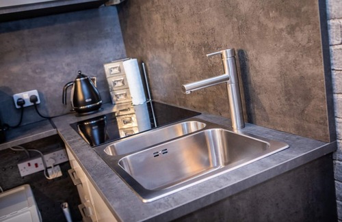 Dowlais Apartment | James' Place Dowlais Self Catering Studio 1 Butty