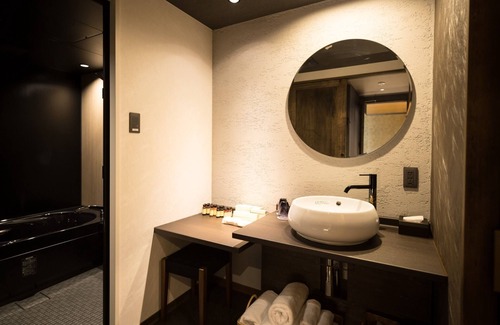 Karasumaoike Hotel | Japanese Suite KINKAKU for 1 night without meals/Kyoto Kyōto