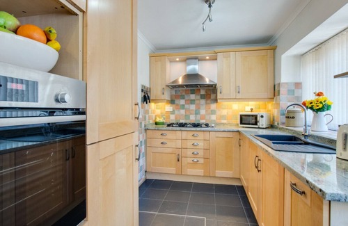 Tideswell House | Jaret House - Four Bedroom House, Sleeps 8