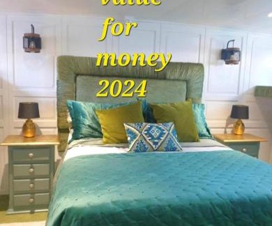 Gibraltar Boat Rental | JASMINE CORAL JAY Boutique Boatel Ocean Village