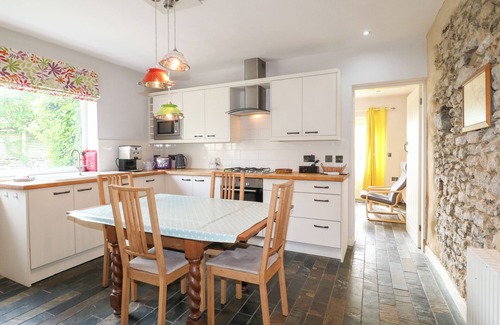 Youlgreave Cottage | JASMINE COTTAGE, character holiday cottage in Youlgreave