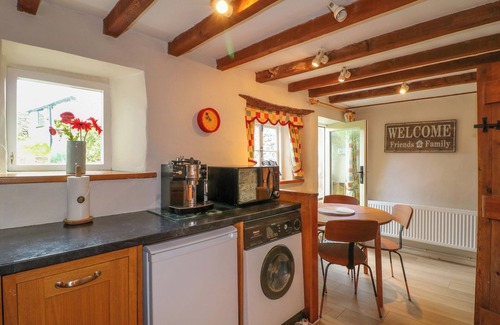 Winster Cottage | JASMINE COTTAGE, family friendly, with open fire in Winster