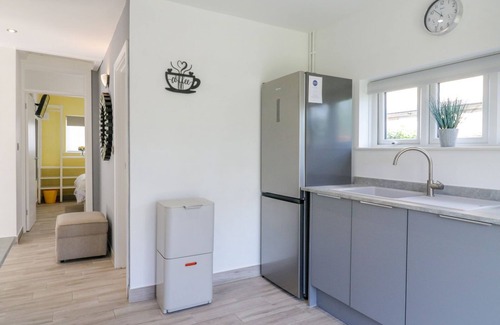 Greenhill Cottage | JASMINE COTTAGE, pet friendly, country holiday cottage in Herne Bay