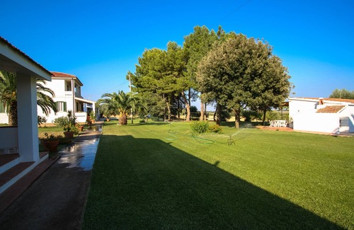 Pisticci House | Jasmine House, Ionian coast of Matera, very close to the sea, Wi-FI, garden
