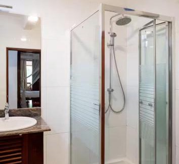 Colombo 05 Apartment | Jasmine Room in Colombo nearby sunny beach
