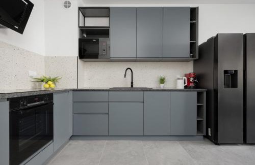 Lesznowola Apartment | Jasny Apartament z Ogrodem i Parkingiem na Przedmieściach Warszawy by Noclegi Renters