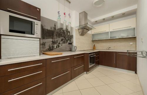 Mokronos Gorny Apartment | Jasny Dwupoziomowy Apartament we Wrocławiu by Noclegi Renters