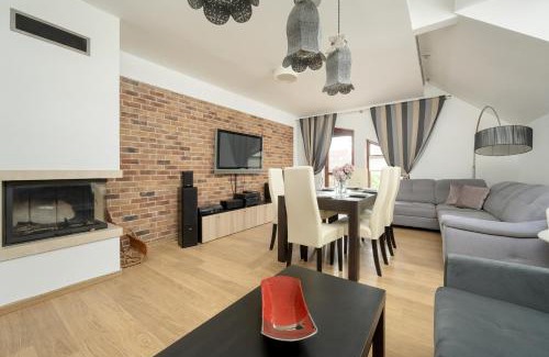 Mokronos Gorny Apartment | Jasny Dwupoziomowy Apartament we Wrocławiu by Noclegi Renters