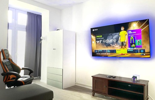 Dortmund Apartment | JayBnB - Gaming Apartment PS5 65 Zoll 4K TV Wohnung mit Balkon