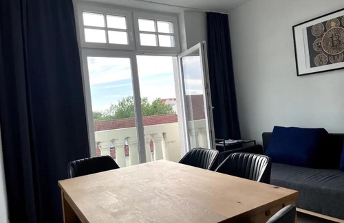 Dortmund Apartment | JayBnB - Gaming Apartment PS5 65 Zoll 4K TV Wohnung mit Balkon