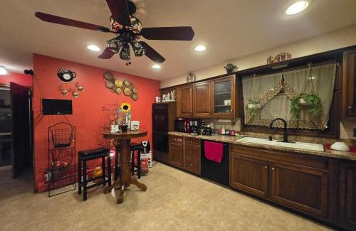 Hamden Bed & Breakfast | Jays Ranch Hamden