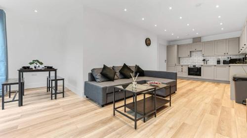 Addiscombe Apartment | JD Apartments - Urban Retreat with Patio