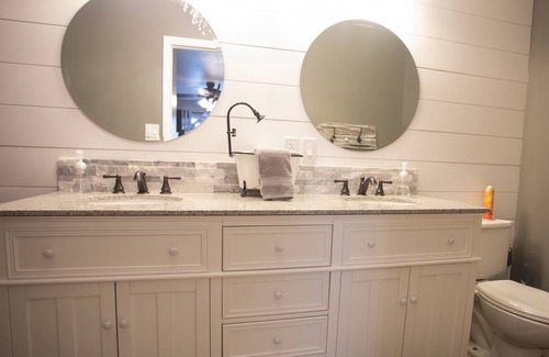 Chouteau House | Jean’s House 🌸12 Minute Drive to MidAmerica Industrial Park