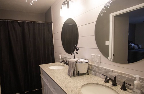 Chouteau House | Jean’s House 🌸12 Minute Drive to MidAmerica Industrial Park