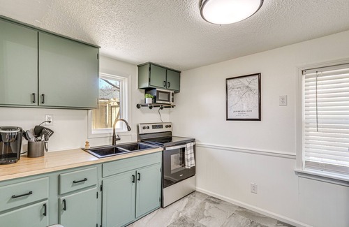 Jefferson City House | Jefferson City Bungalow: Hot Tub & Patio!