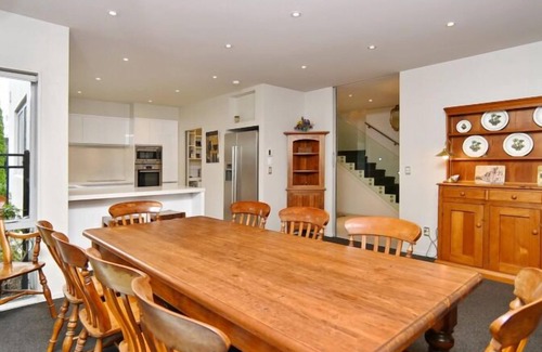 Christchurch House | Jeffreys Road-2-Storey holiday home in Fendalton