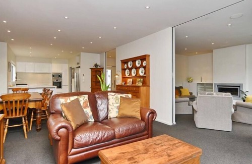 Christchurch House | Jeffreys Road-2-Storey holiday home in Fendalton