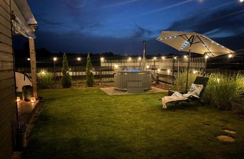 Poniszowice House | Jej i Jego - Eleganckie domki z balią na wyłączność