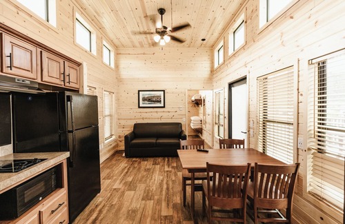 Larkspur Hotel | Jellystone Park at Larkspur