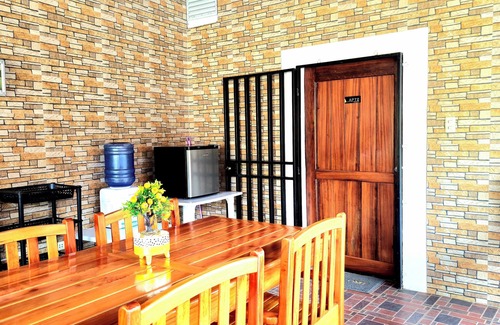 Poblacion District House | Jenessa's Bedsite, 3-4 pers, AC, 5G Wifi, Netflix