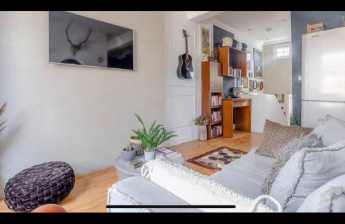 Hackney Downs Apartment | Jenner 2 Bedroom and 1-Bathroom Apartment