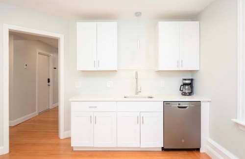 Wayland Apartment | Jennifer's College Hill Apartment Close to Everything
