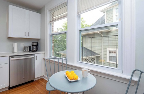College Hill Apartment | Jennifer's College Hill Escape, Walk to Brown University